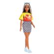 Kép 2/4 - Barbie Fashionistas: Melírozott hajú Barbie fekete-fehér kockás szoknyában