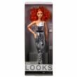 Kép 2/4 - Barbie Looks: Fekete-ezüst kollekció - Vörös hajú baba overallban
