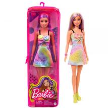 Barbie Fashionista: Stílusos baba színes ruhában