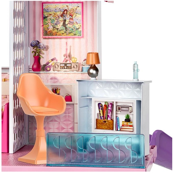 Barbie Dreamhouse: háromemeletes babaház csúszdás medencével